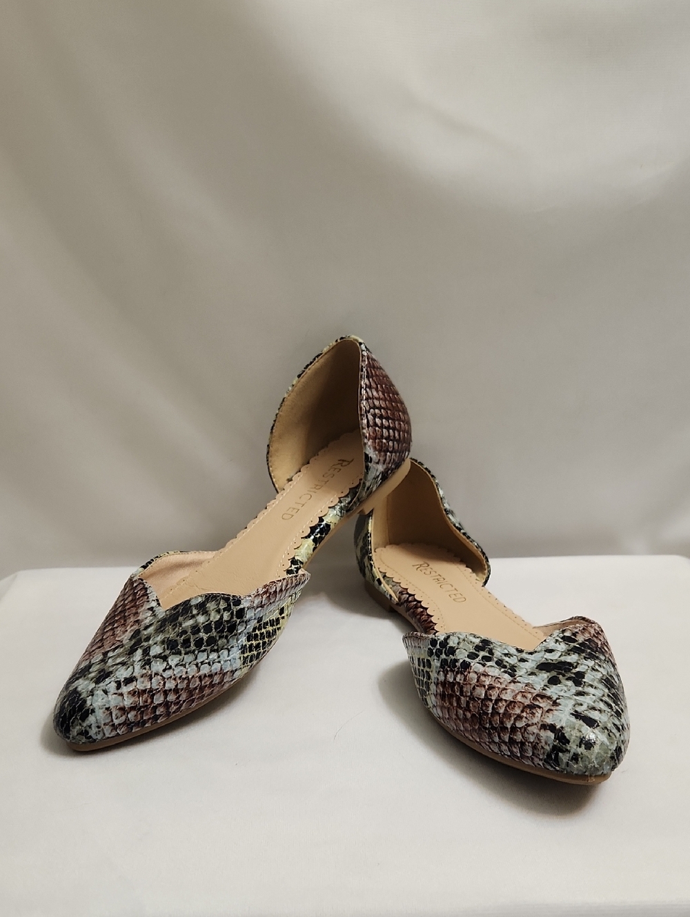 Restricted D'Orsay Multicolored Snake Print Casual Flats (W Size 7.5)